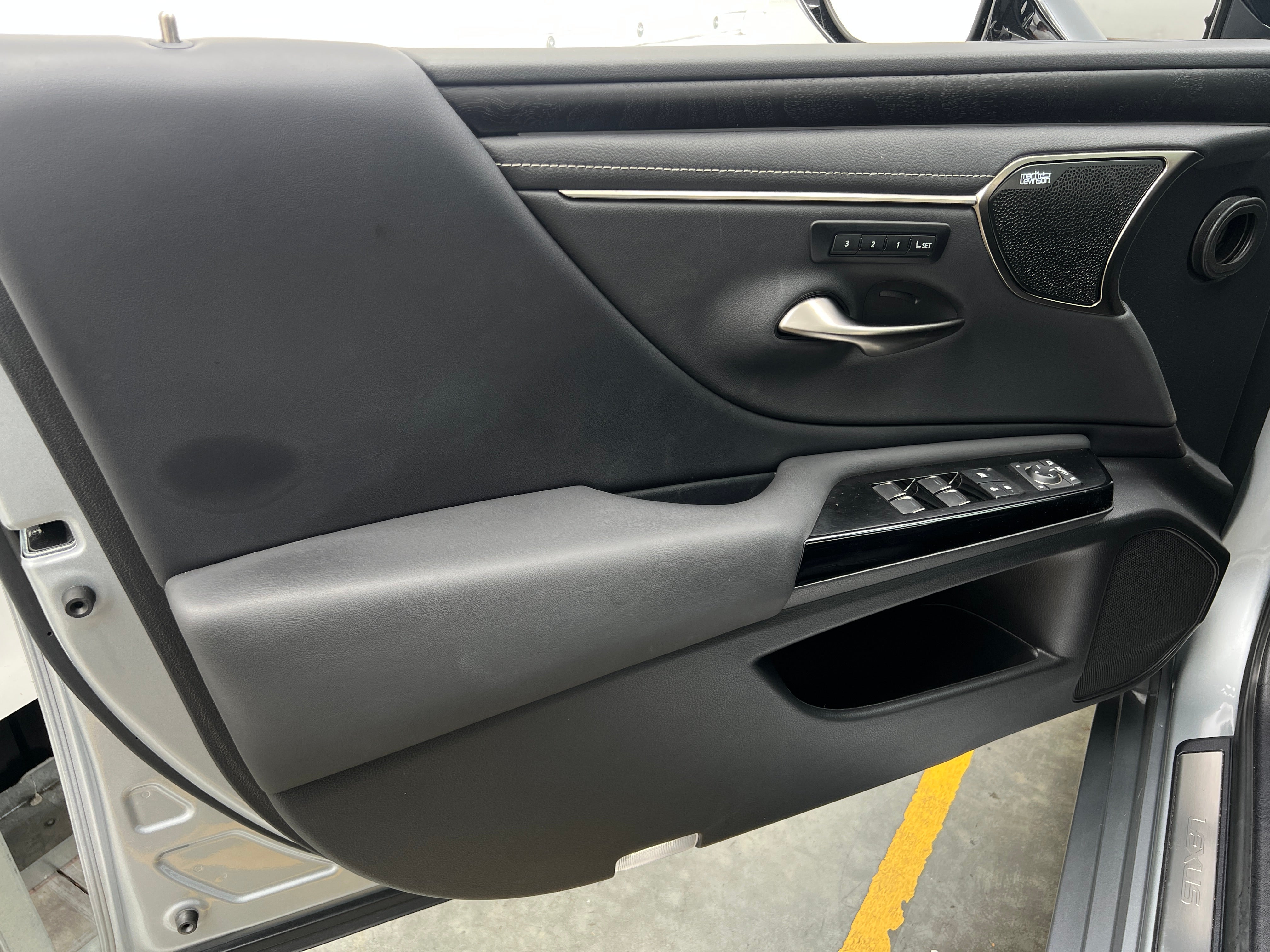 lexus es hybrid 2024 58AEA1C18RU041046 image lexus es hybrid 2024 58AEA1C18RU041046 image